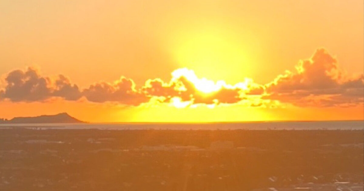Hawai'i Skies: A magnificent sunrise