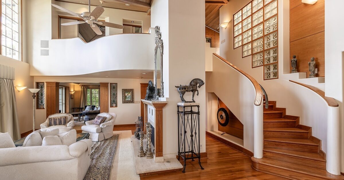Tantalus home that once belonged to Richard Chamberlain on the