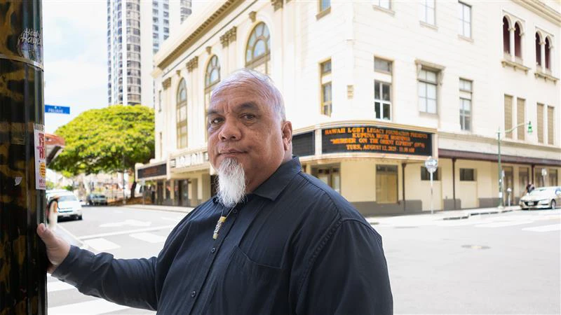 Lopaka Kapanui brings ghost stories to Hawaiʻi Theatre