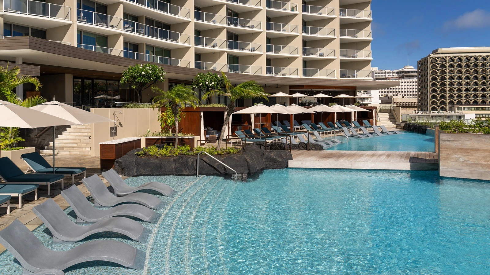 The Ritz-Carlton Residences, Waikiki Beach resort pool