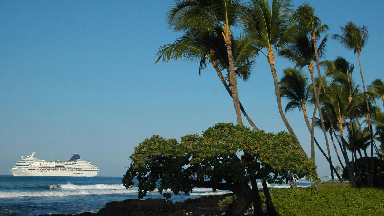 cruise ship in Hawaii
