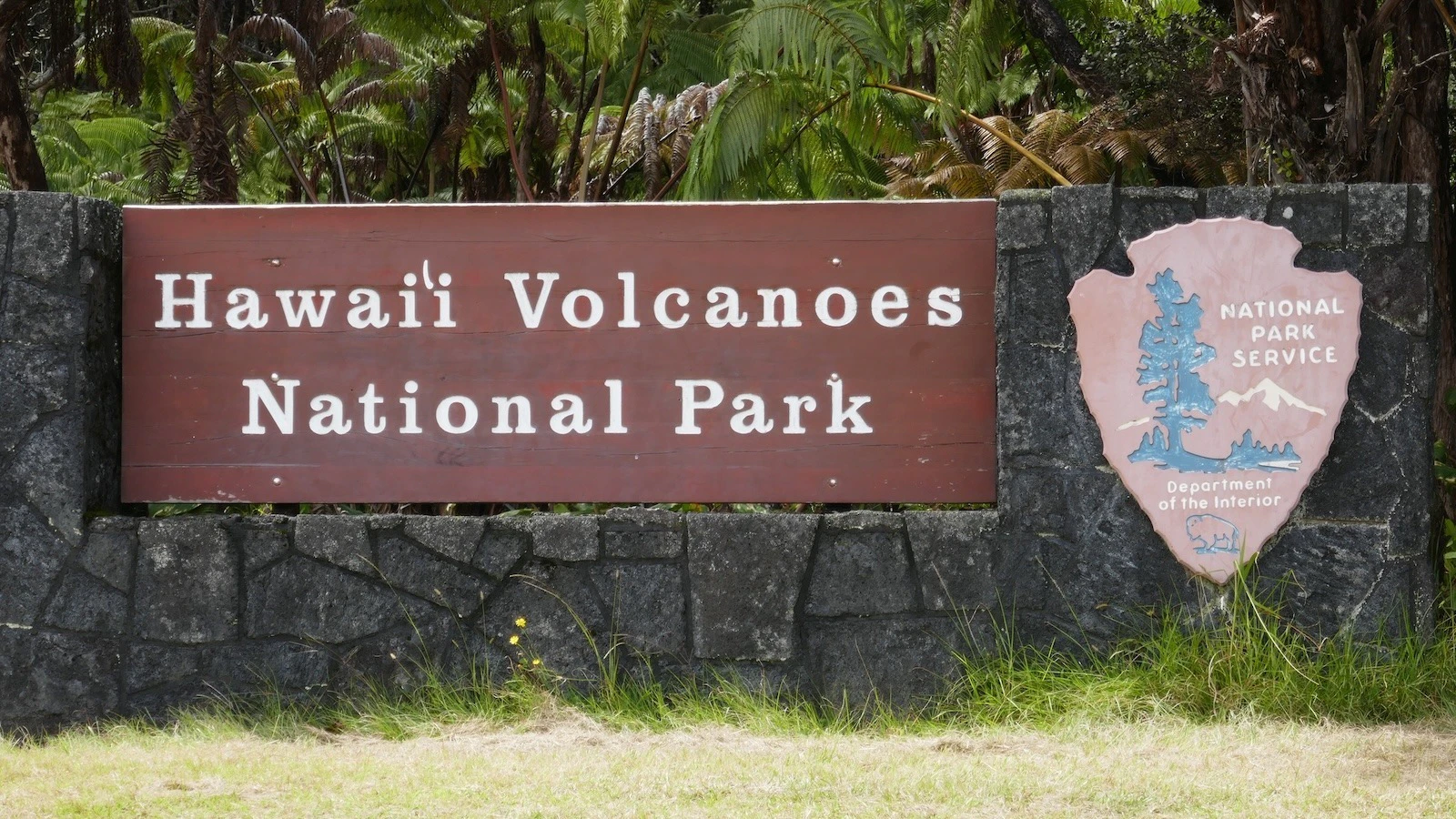 Signage for Hawai‘i Volcanoes National Park