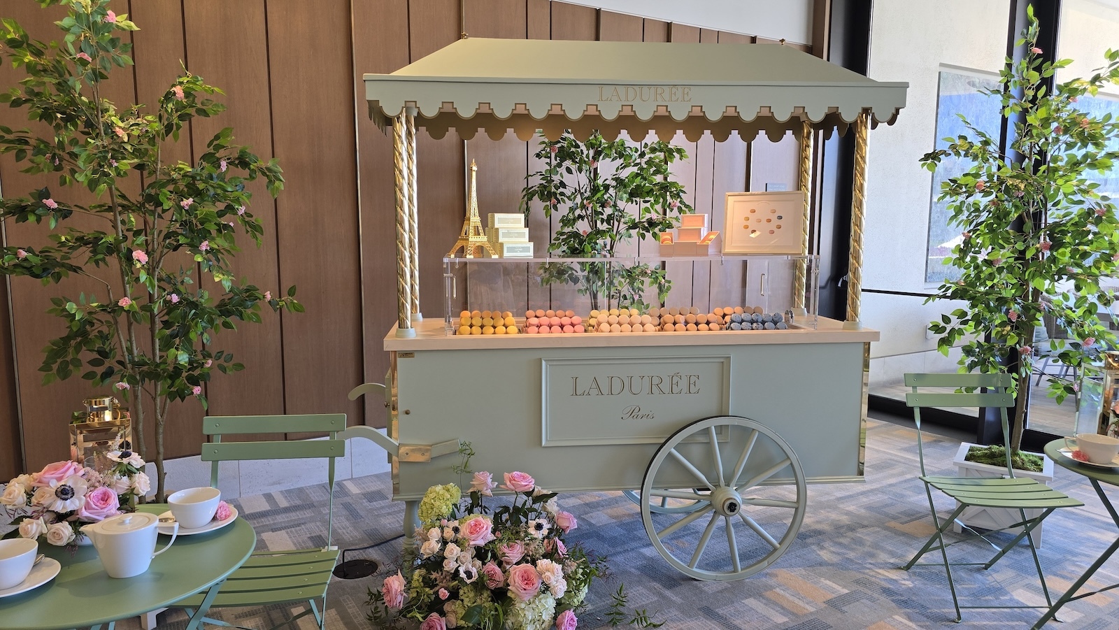 A new partnership between The Ritz-Carlton Residences, Waikīkī Beach and Ladurée will bring the Parisian pâtisserie, known for its macarons, to Hawai‘i for the first time.