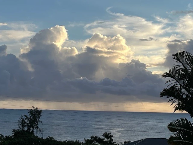 Paukaʻa, Hawaii sunrise.