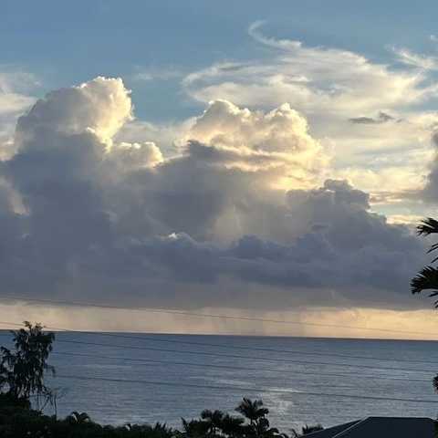 Paukaʻa, Hawaii sunrise.
