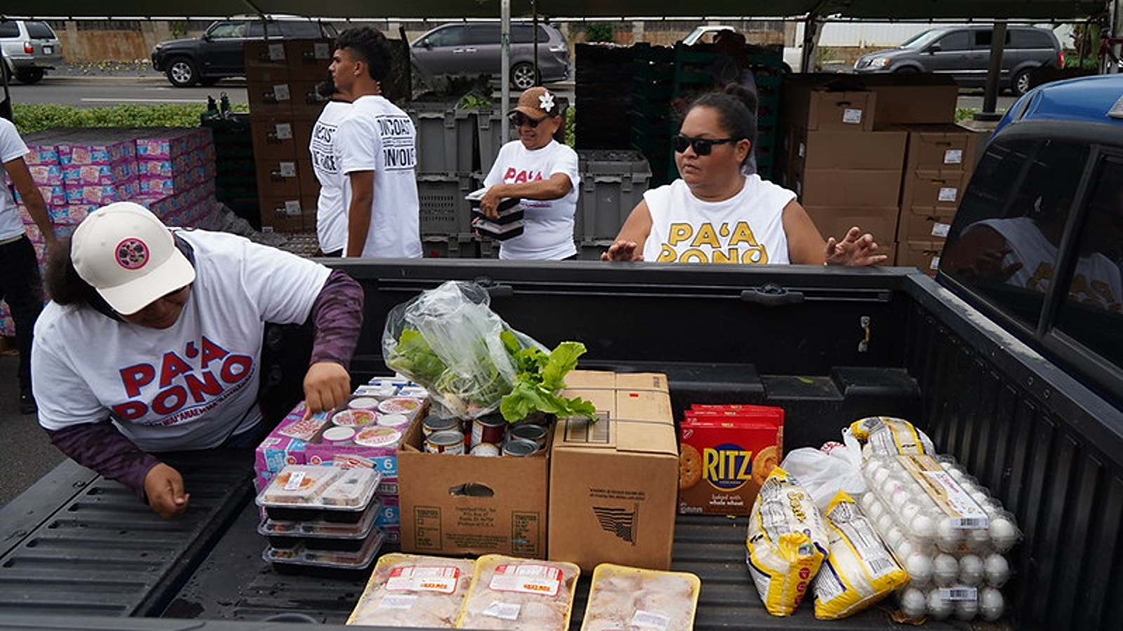 ʻElepaio Social Services, food distribution