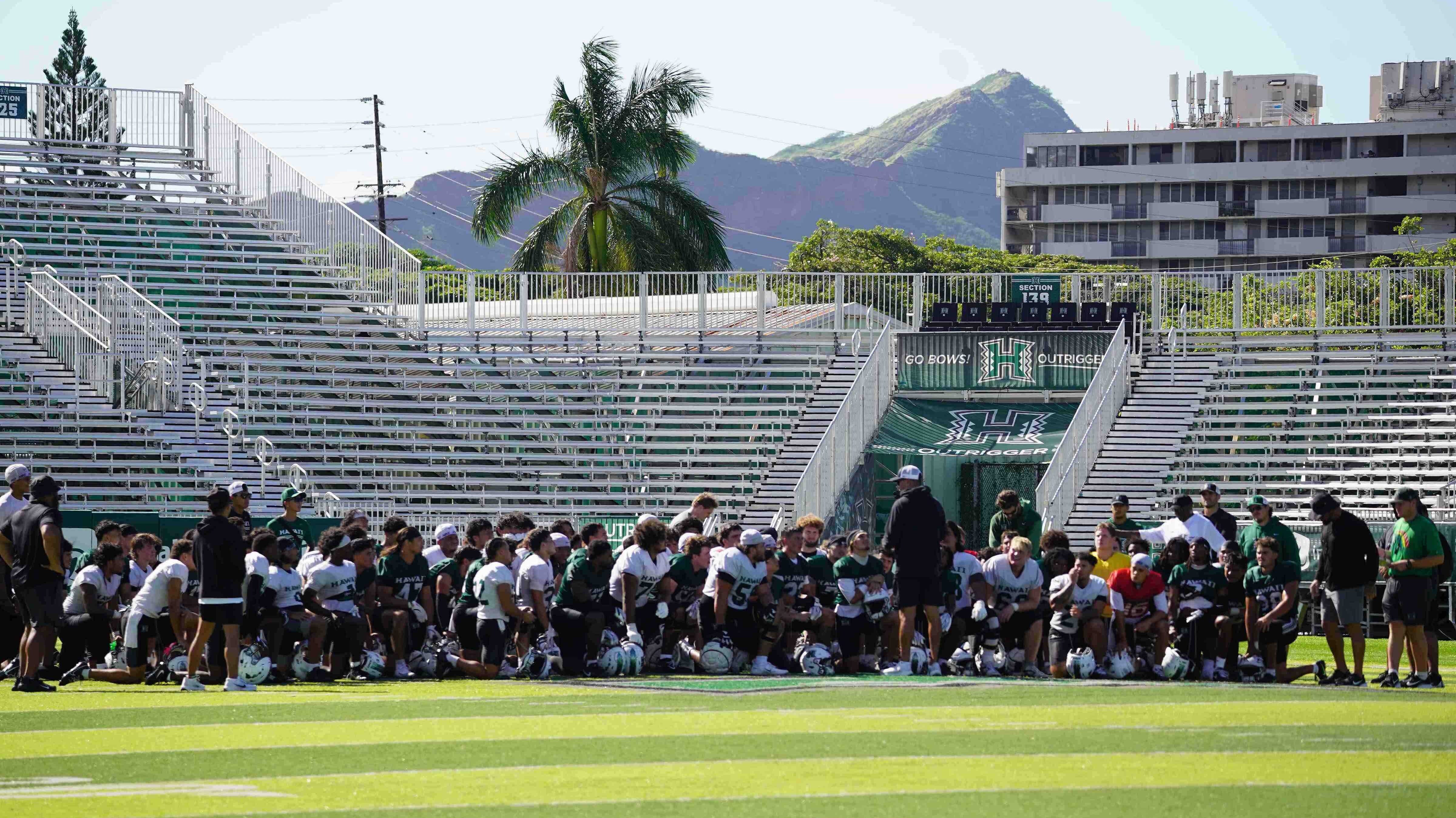 Hawaii football 101626