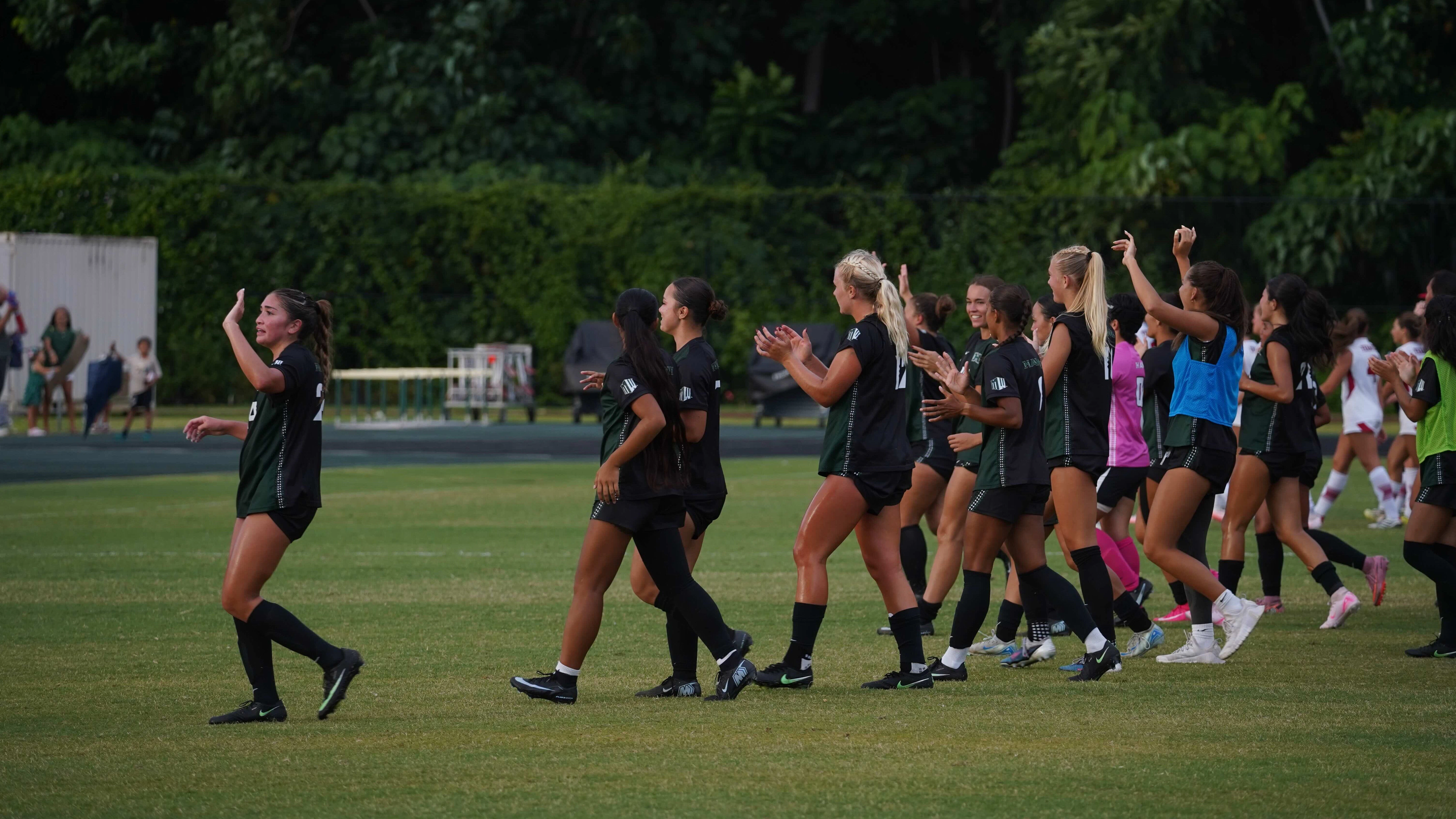 Hawaii soccer 081426