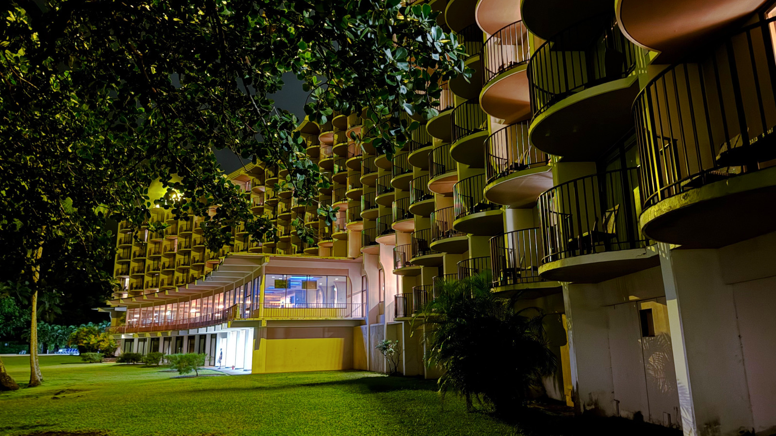 Hilo Hawaiian Hotel