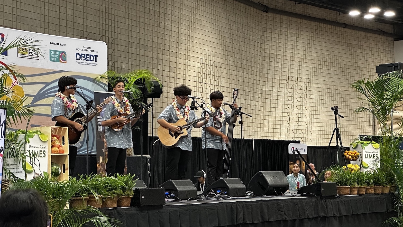 The winner of the talent search was invited to give a hana hou performance.