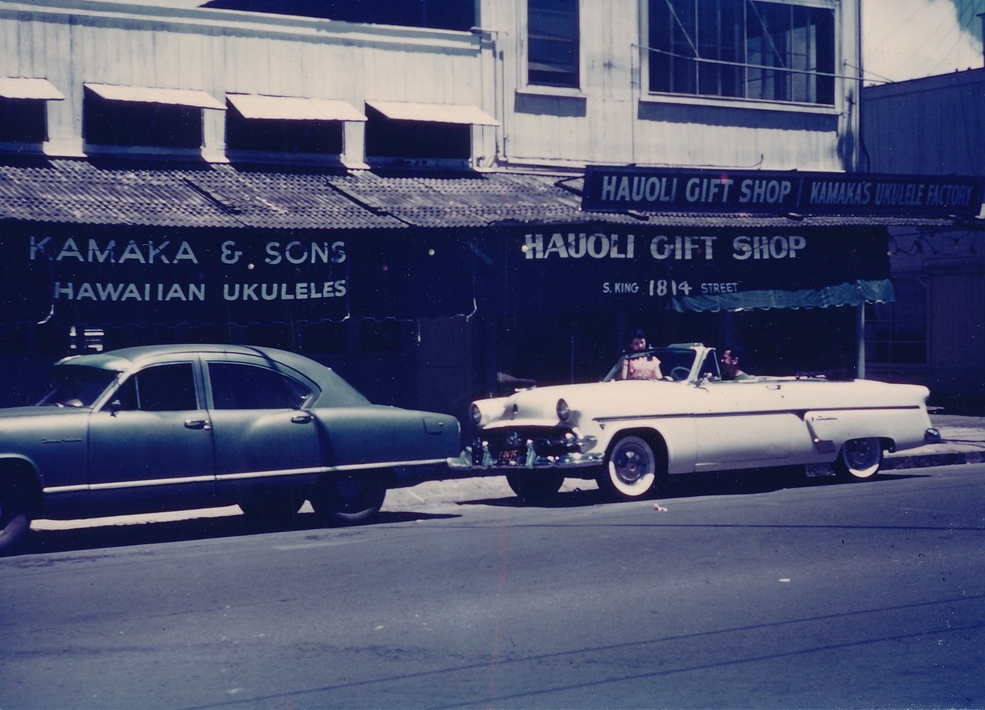 In 1921, Sam Kamaka opened Kamaka ʻUkulele and Guitar Works at 1814 South King Street. He created the pineapple ʻukulele in 1928.