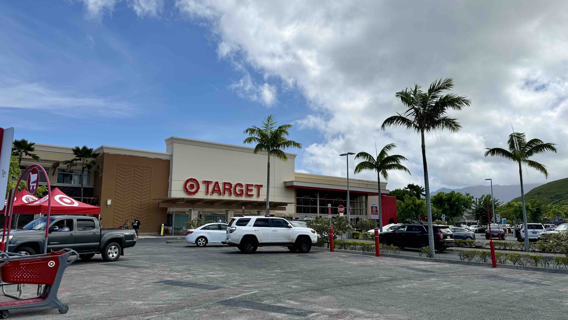 On Sept. 26, shortly after 8:30 p.m., a gunshot was reported in the parking lot of the Target in Kailua, where a 30-year-old man was found with a fatal gunshot wound and was declared dead at the scene. Photo by Kelsey Kukaua Medeiros