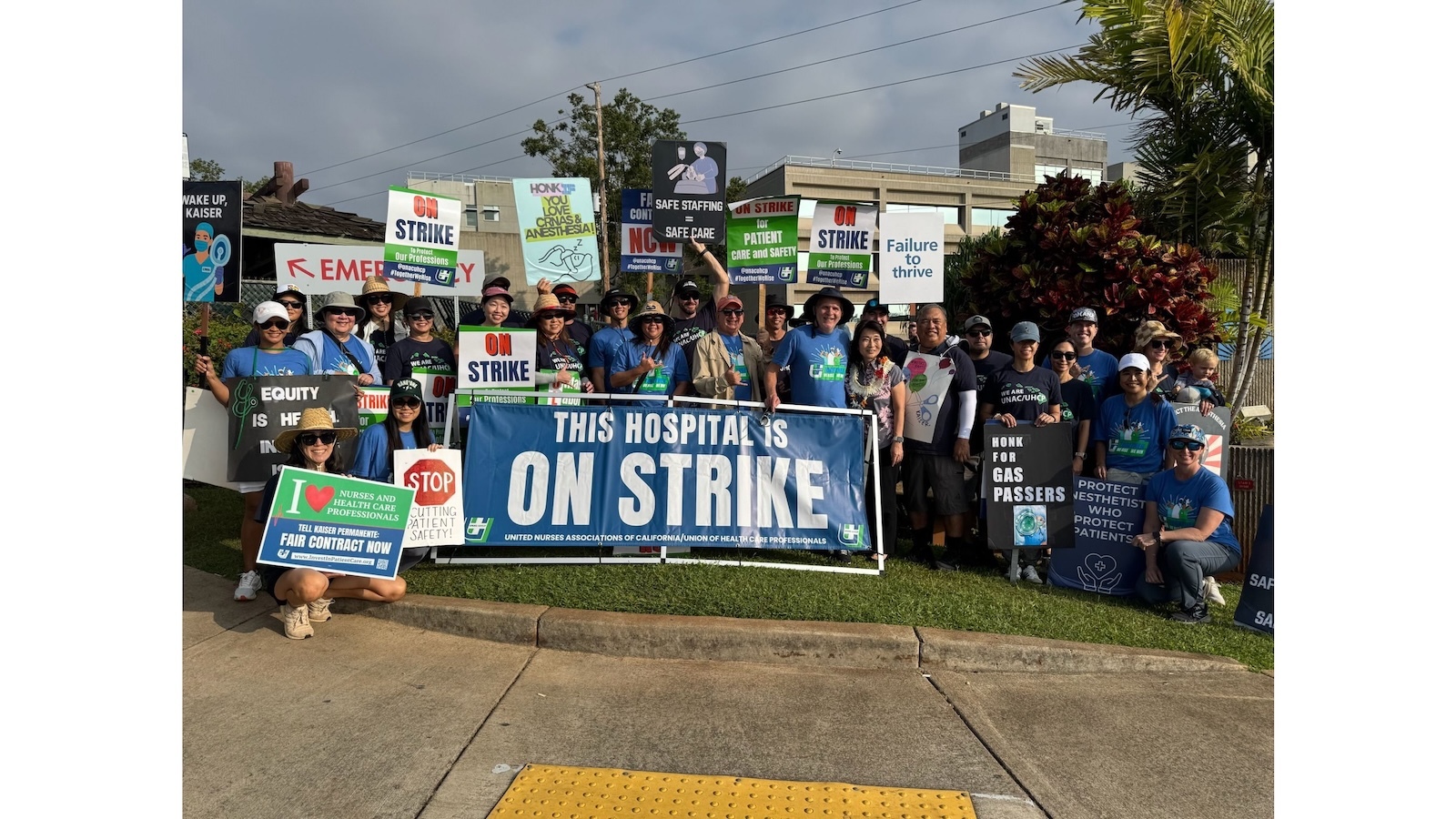 Workers on strike at Moanalua Medical Center in January.