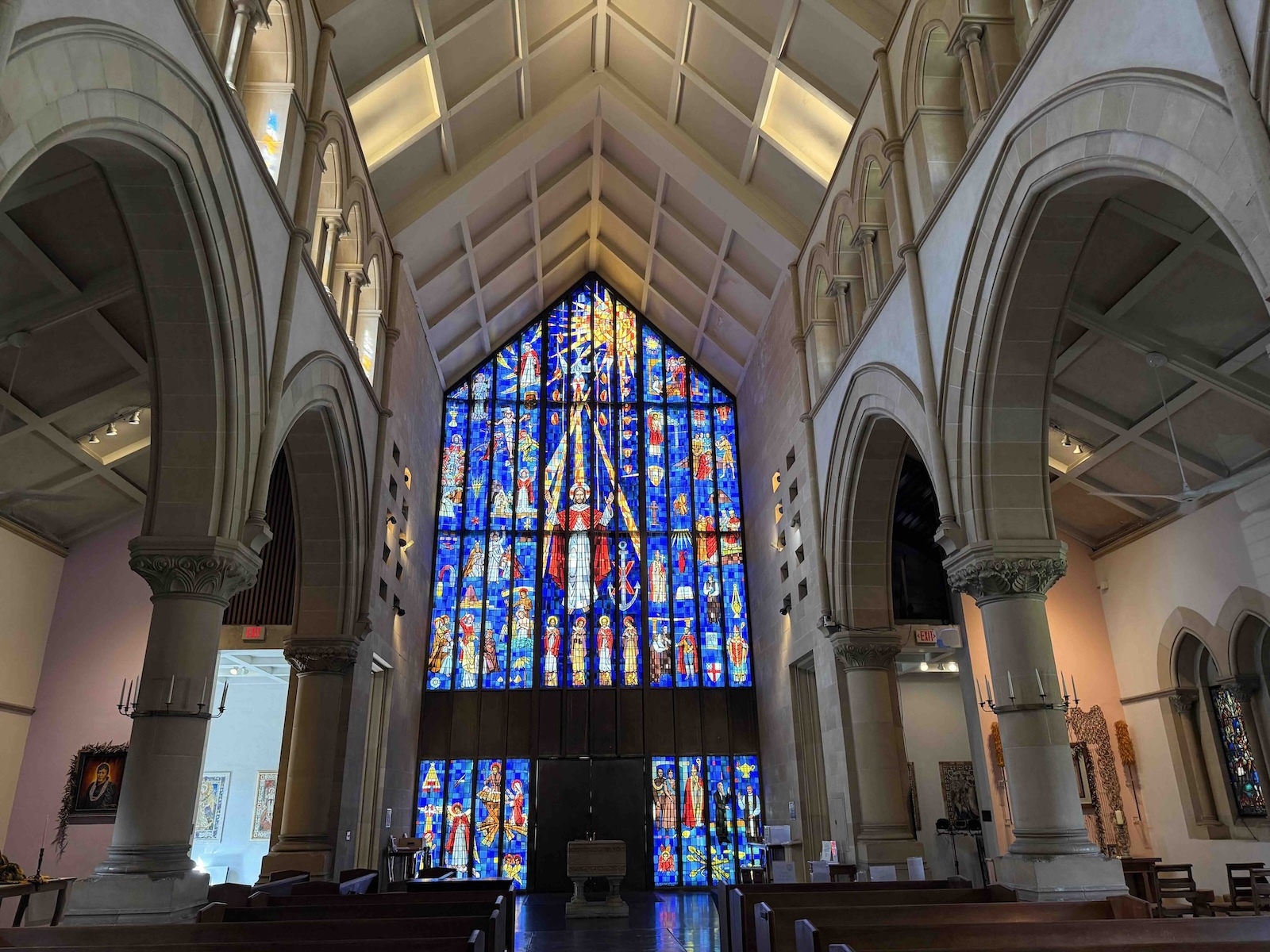 Students at St. Andrew's attend chapel at St. Andrew's Cathedral weekly. Photo by Kelsey Kukaua Medeiros