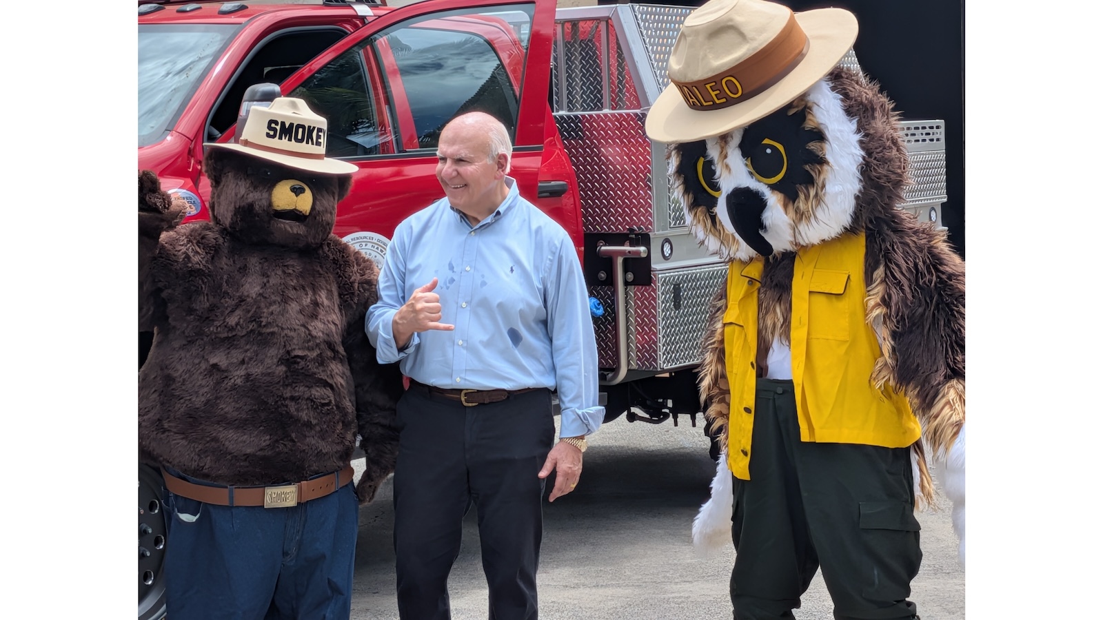 Honolulu Mayor Rick Blangiardi (center) poses with U.S. Forest Service wildfire prevention mascot Smokey Bear and Hawai‘i Wildfire Management Organization mascot Kaleo the Pueo.
