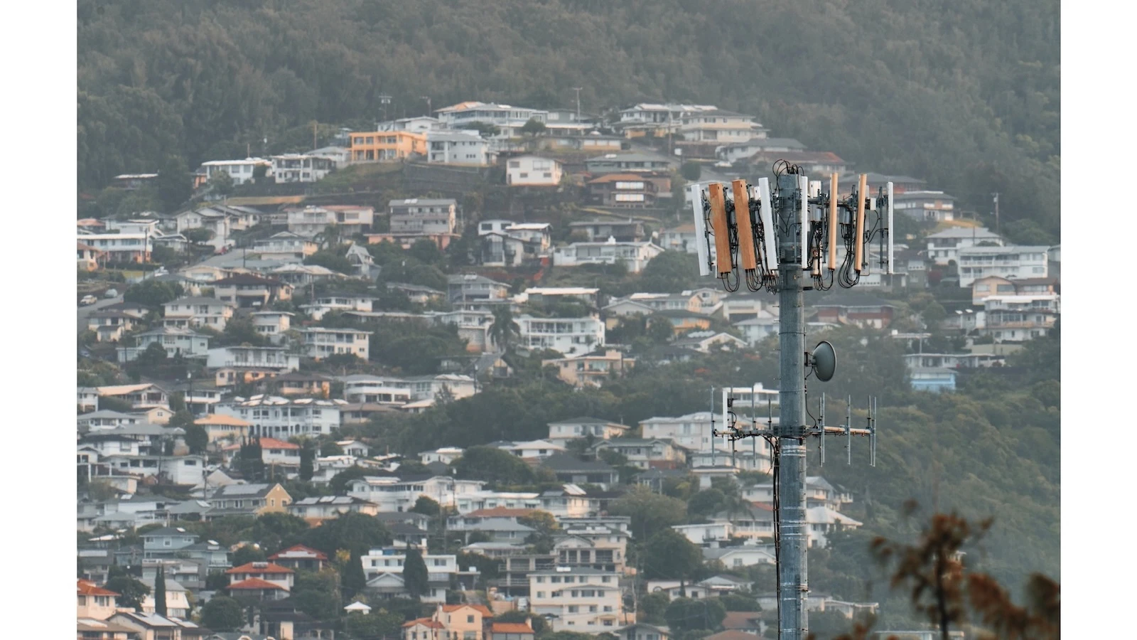 Hawai‘i County sets cell tower regulations, despite outcry