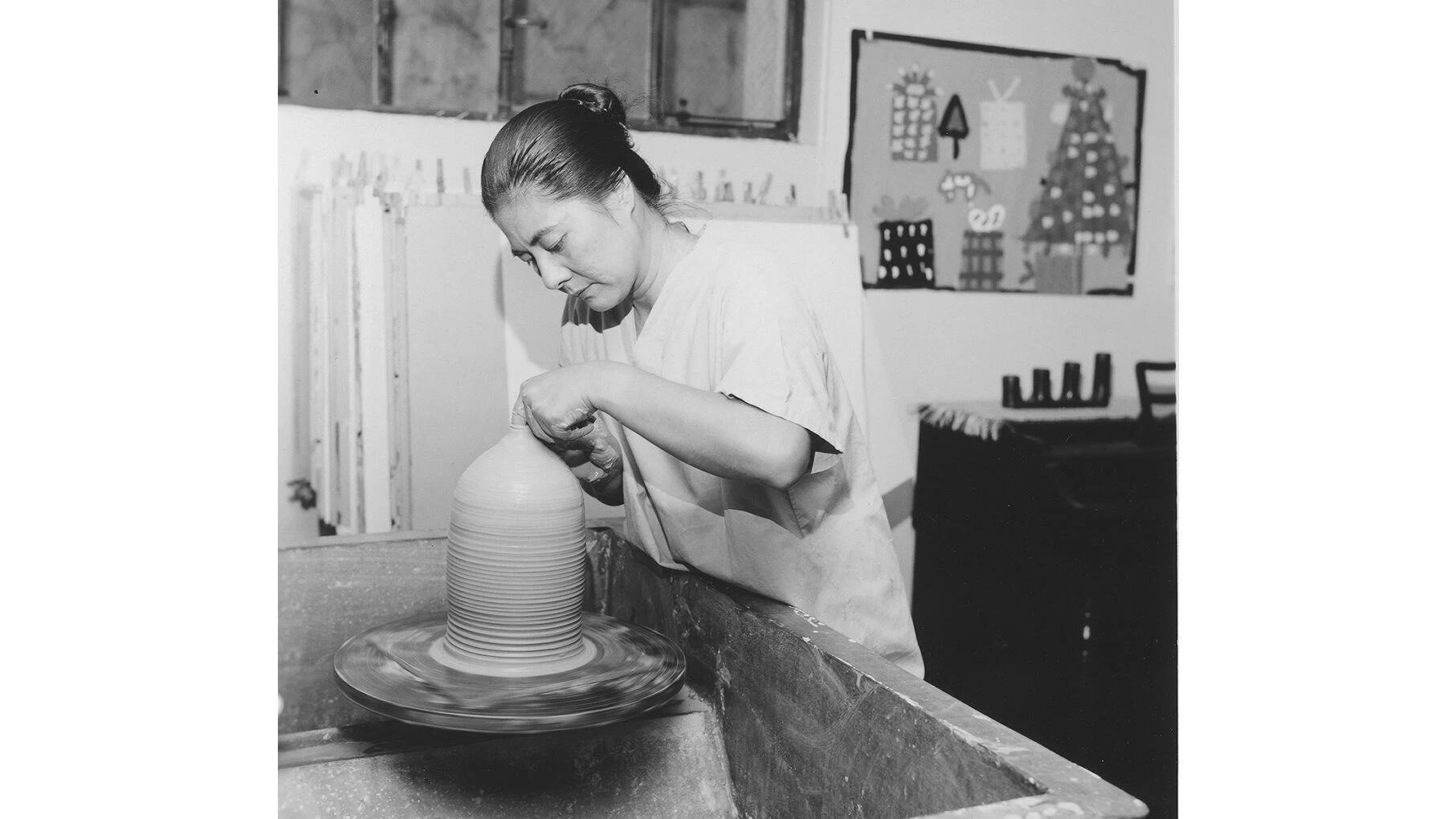 Toshiko Takaezu at work at the Honolulu Museum of Art, then the Academy of Arts, in 1958.